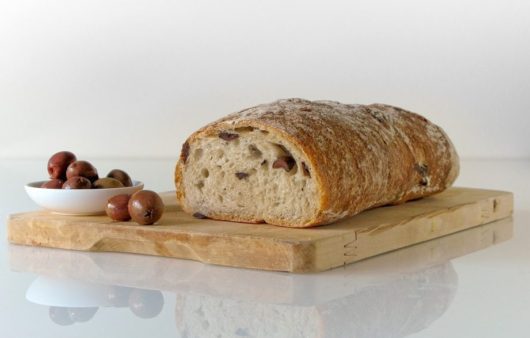 Συνταγή για ελιόψωμο! Φτιάξτε την νηστήσιμη συνταγή για ελιόψωμο χωρίς μίξερ. Δοκιμάστε την.