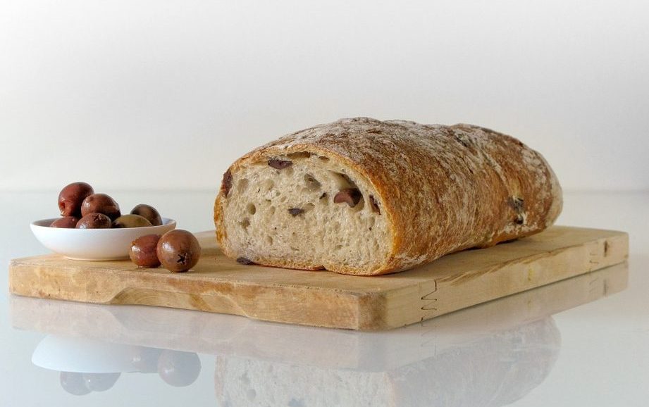 Συνταγή για ελιόψωμο! Φτιάξτε την νηστήσιμη συνταγή για ελιόψωμο χωρίς μίξερ. Δοκιμάστε την.