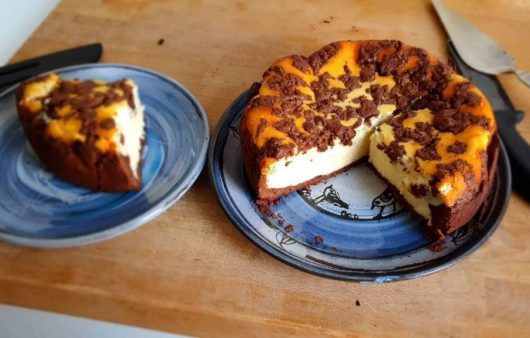 Συνταγή για νόστιμο cheesecake φούρνου. Φτιάξτε ένα διαφορετικό cheesecake με μοναδική κρέμα και κλασική γεύση.