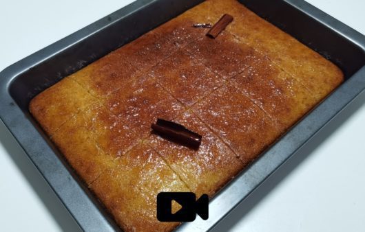 Συνταγή για πολίτικο σάμαλι. Μοναδικά αρωματικό με γεύση μαστίχα. Ένα από τα ωραιότερα παραδοσιακά σιροπιαστά γλυκά.