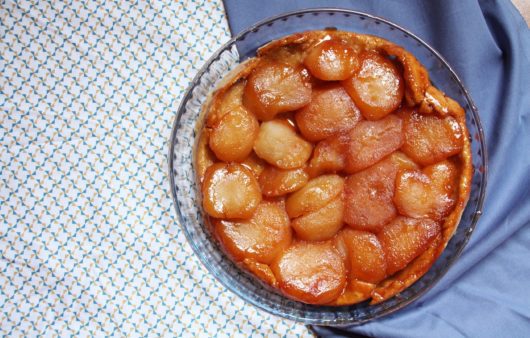 Συνταγή για την περίφημη Γαλλική τάρτα τατέν. Τάρτα μήλου με σφολιάτα και μήλα που καραμελώνουν. Πρωτότυπη γεύση, δοκιμάστε την.