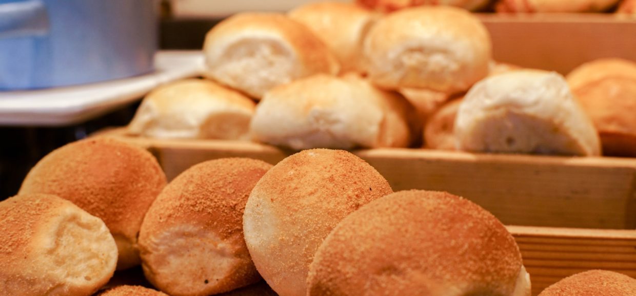 Συνταγή για μαλακά, ζουμερά ψωμάκια γάλακτος! Το ιδανικό παραδοσιακό κολατσιό που τρώγεται ευχάριστα σε όλα τα γεύματα της ημέρας!