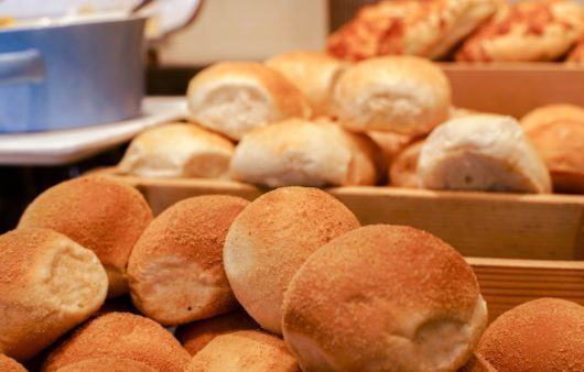 Συνταγή για μαλακά, ζουμερά ψωμάκια γάλακτος! Το ιδανικό παραδοσιακό κολατσιό που τρώγεται ευχάριστα σε όλα τα γεύματα της ημέρας!