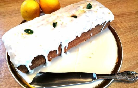 Συνταγή για κέικ λεμόνι με γλάσο. Δοκιμάστε το εύκολο και αφράτο κέικ με μοναδικό άρωμα λεμόνι και με φανταστική επικάλυψη.