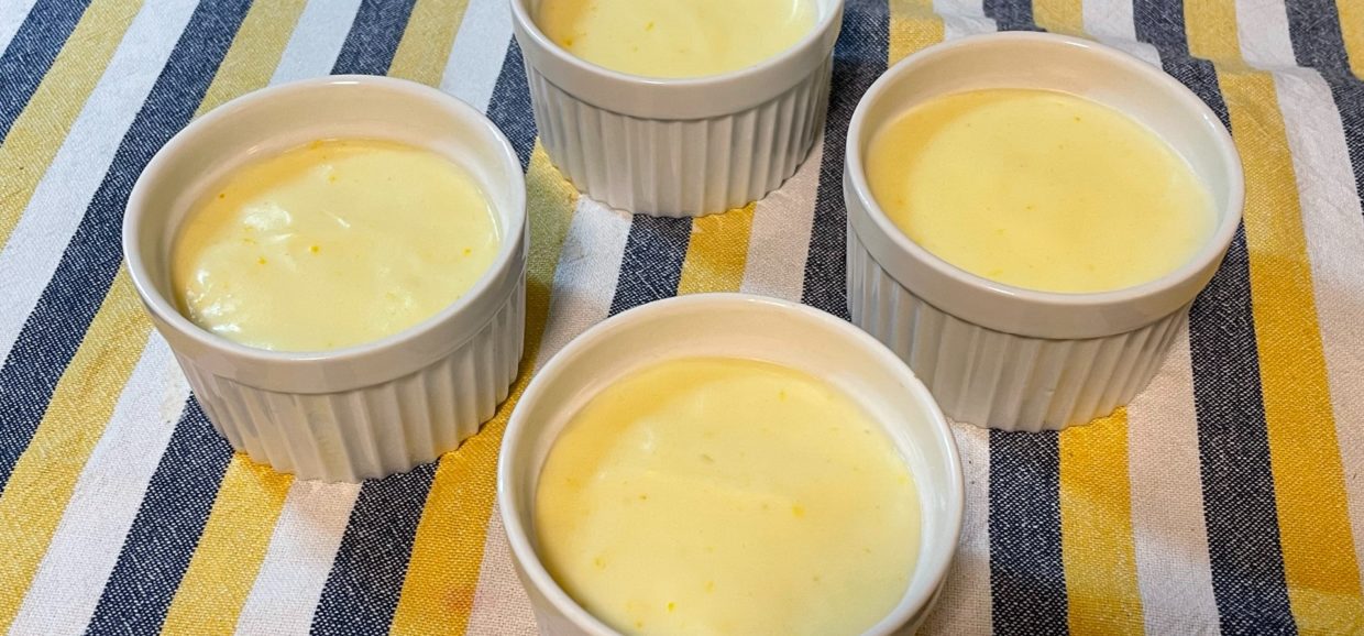 Συνταγή για κρέμα μαστίχας! Φανταστική βελούδινη υφή και με το άρωμα της μαστίχας να κυριαρχεί. Θα την λατρέψετε σίγουρα.