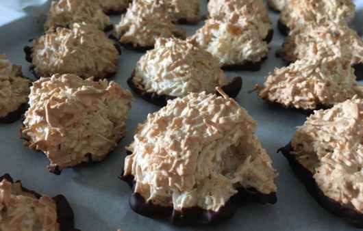 Συνταγή για μπισκότα ινδοκάρυδο! Αν σας αρέσει το ινδοκάρυδο θα λατρέψετε αυτή τα μπισκότα. Τραγανά και με επικάλυψη από σοκολάτα.