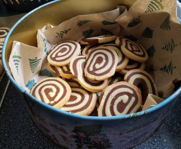 Συνταγή για μπισκότα σπιράλ βανίλια σοκολάτα! Φανταστική ζύμη για τραγανά μπισκότα με ιδιαίτερο σχήμα. Δοκιμάστε τα.