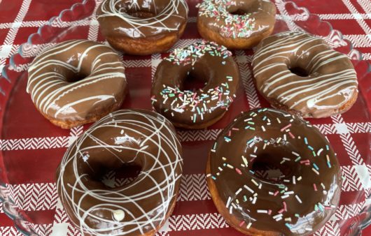 Συνταγή για λαχταριστά ντόνατς! Φτιάξτε τα εύκολα στο σπίτι. Τραγανά από έξω και αφράτα από μέσα. Τα λατρεύουν μικροί και μεγάλοι !