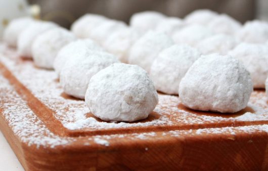 Συνταγή για κουραμπιέδες! Οι απόλυτοι αρωματικοί και αφράτοι κουραμπιέδες που λατρεύει όλη η οικογένεια την περίοδο των Χριστουγέννων.