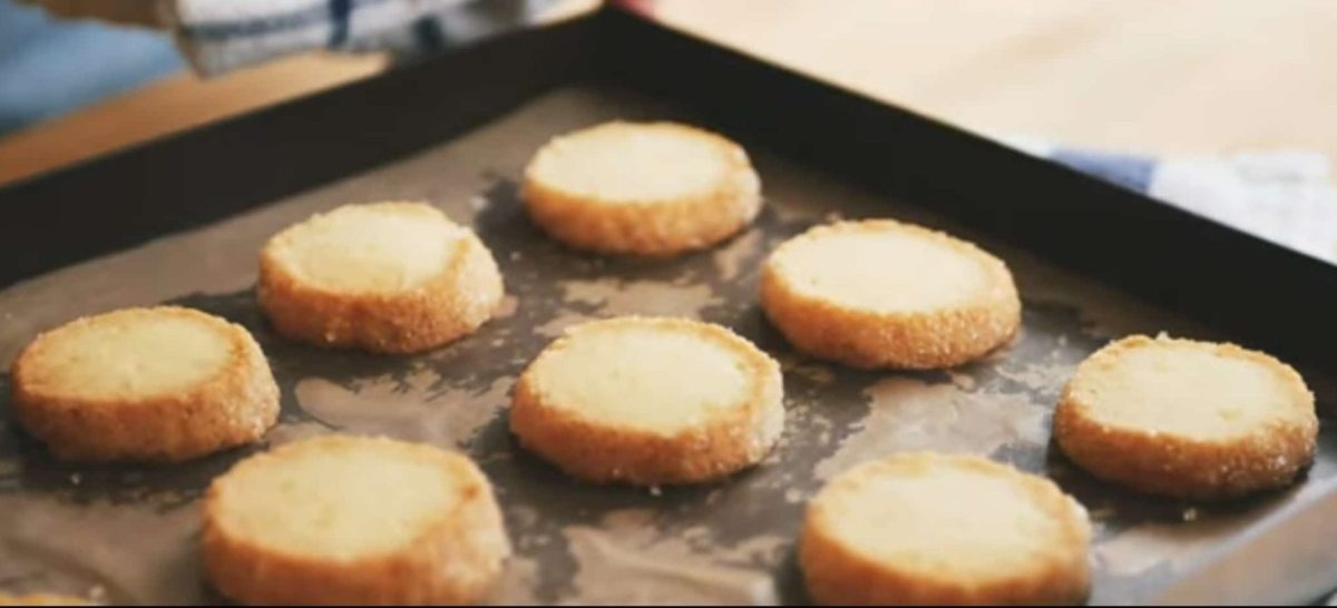 Συνταγή για σαμπλέ βανίλιας! Φτιάξτε τα βουτυρένια μπισκότα με άρωμα βανίλιας που θα σας ενθουσιάσουν.