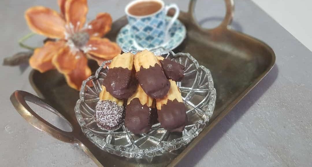 Συνταγή για τα πτι φουρ βουτήματα! Φτιάξτε τα πιο αφράτα βουτήματα. Γεμιστά με μαρμελάδα και με επικάλυψη σοκολάτας. Ο απόλυτος συνδυασμός.