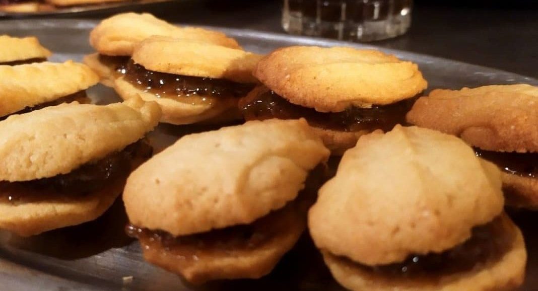 Συνταγή για πτι φουρ βουτήματα! Αφράτα βουτυρένια βουτήματα με γέμιση μαρμελάδας. Ταιριάζουν ιδανικά με τον καφέ και το πρωϊνό μας.