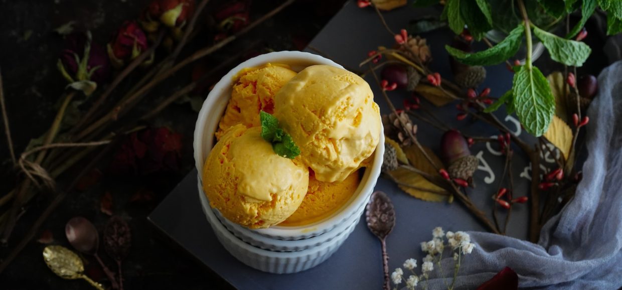 Συνταγή για σορμπέ μάνγκο! Καλοκαιρινό και ανάλαφρο. Φτιάξτε το στο σπίτι σας με την βοήθεια της παγωτομηχανής.