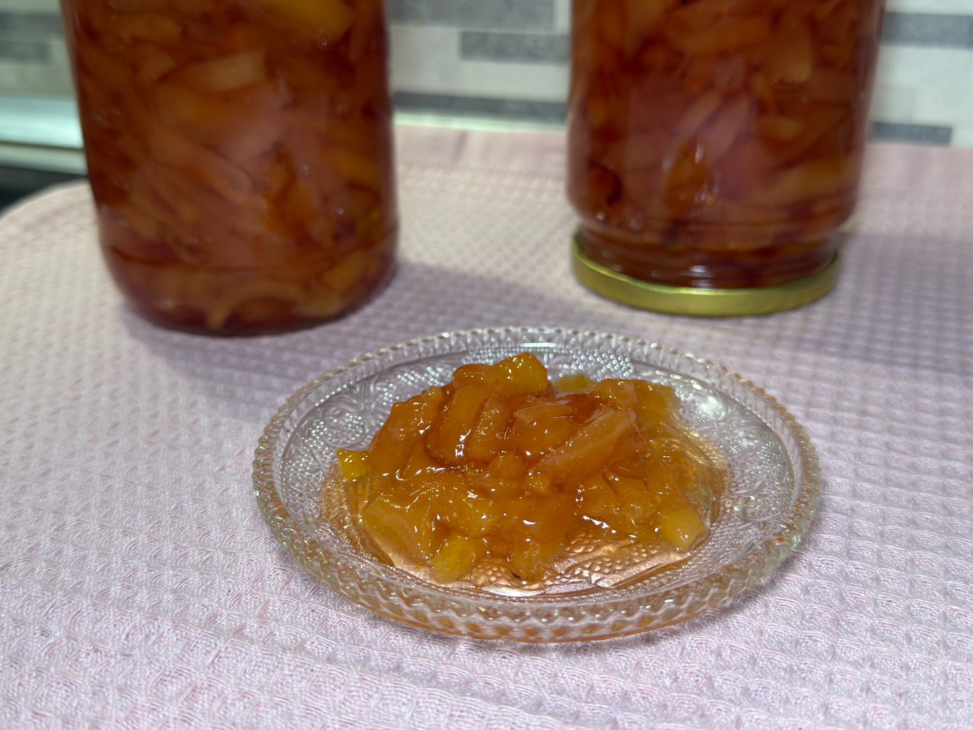 Απολαύστε γλυκό του κουταλιού κυδώνι με άρωμα βανίλιας, λεμονιού και αμπαρόριζας — παραδοσιακή γεύση, αρωματική και αυθεντικά ελληνική.