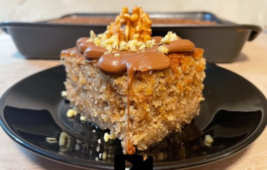 Συνταγή για παραδοσιακή καρυδόπιτα. Φτιάξτε την μοναδική σιροπιαστή καρυδόπιτα με φανταστικά αρώματα, εύκολα και γρήγορα.