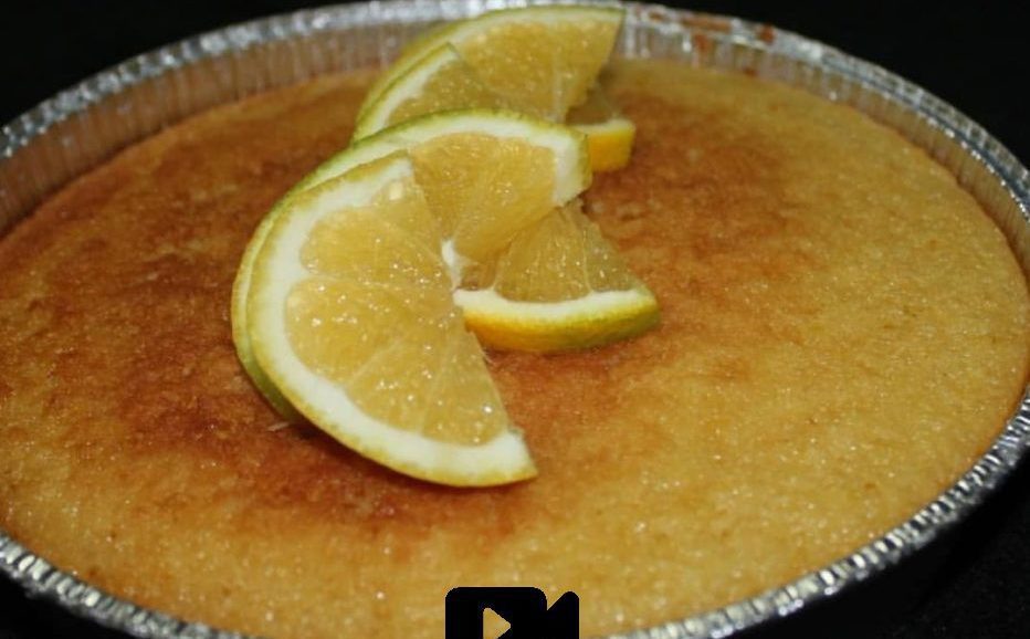 Συνταγή για εύκολη πορτοκαλόπιτα! Θα χρειαστείτε μόνο 15 λεπτά για να φτιάξετε την αρωματική, με τέλεια σύνθεση και υφή πορτοκαλόπιτα.