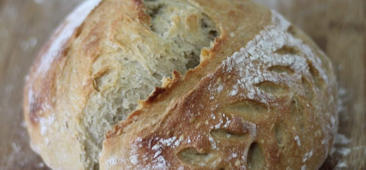 Συνταγή για ψωμί ζυμωτό με προζύμι (ξινή μαγιά)! Μοναδική γεύση, περιέχει φυσικό προζύμι και το κάνει ξεχωριστό.