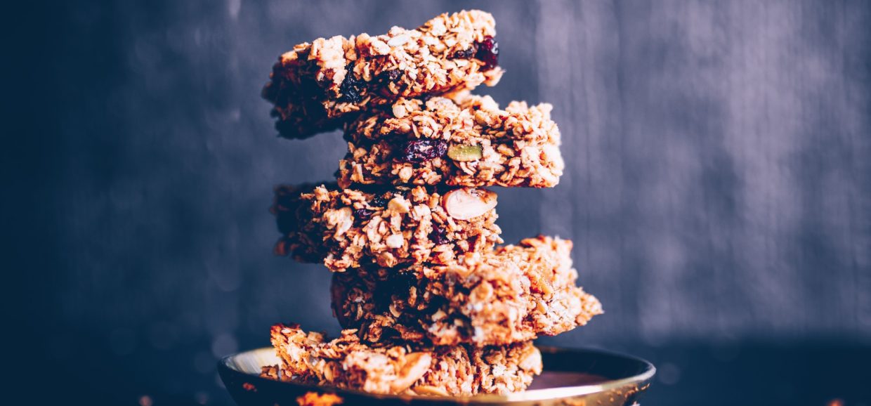 Συνταγή για μπάρες δημητριακών με ινδοκάρυδο! Μοναδικές μπάρες, απόλυτα θρεπτικές, με πλούσιο άρωμα, ξηρούς καρπούς, μέλι και σοκολάτα.