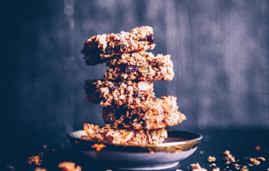 Συνταγή για μπάρες δημητριακών με ινδοκάρυδο! Μοναδικές μπάρες, απόλυτα θρεπτικές, με πλούσιο άρωμα, ξηρούς καρπούς, μέλι και σοκολάτα.