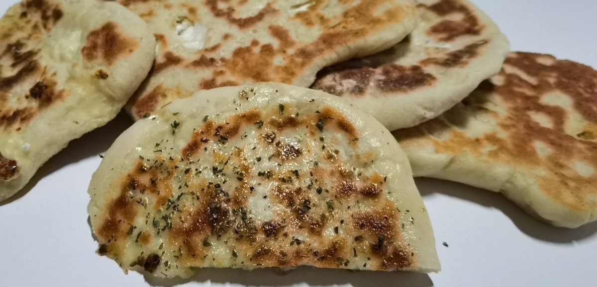 Συνταγή για τέλεια τηγανόψωμα με φέτα! Φτιάξτε τα υπέροχα τραγανά τηγανόψωμα. Παραδοσιακά και Ελληνικά !