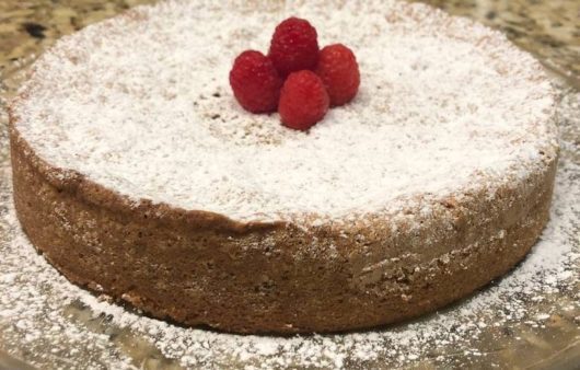 Συνταγή για κέικ με καρύδια! Φτιάξτε το εύκολα με μόνο 4 υλικά.