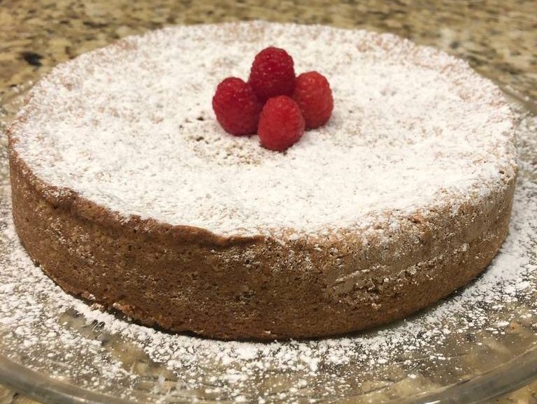 Συνταγή για κέικ με καρύδια! Φτιάξτε το εύκολα με μόνο 4 υλικά.