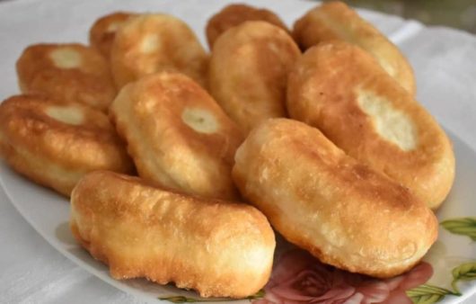 Συνταγή για πιροσκί με μοναδική γέμιση! Το απόλυτο Ρωσικό σνακ με γέμιση τυριού και πατάτας που το αγαπάνε μικροί και μεγάλοι.