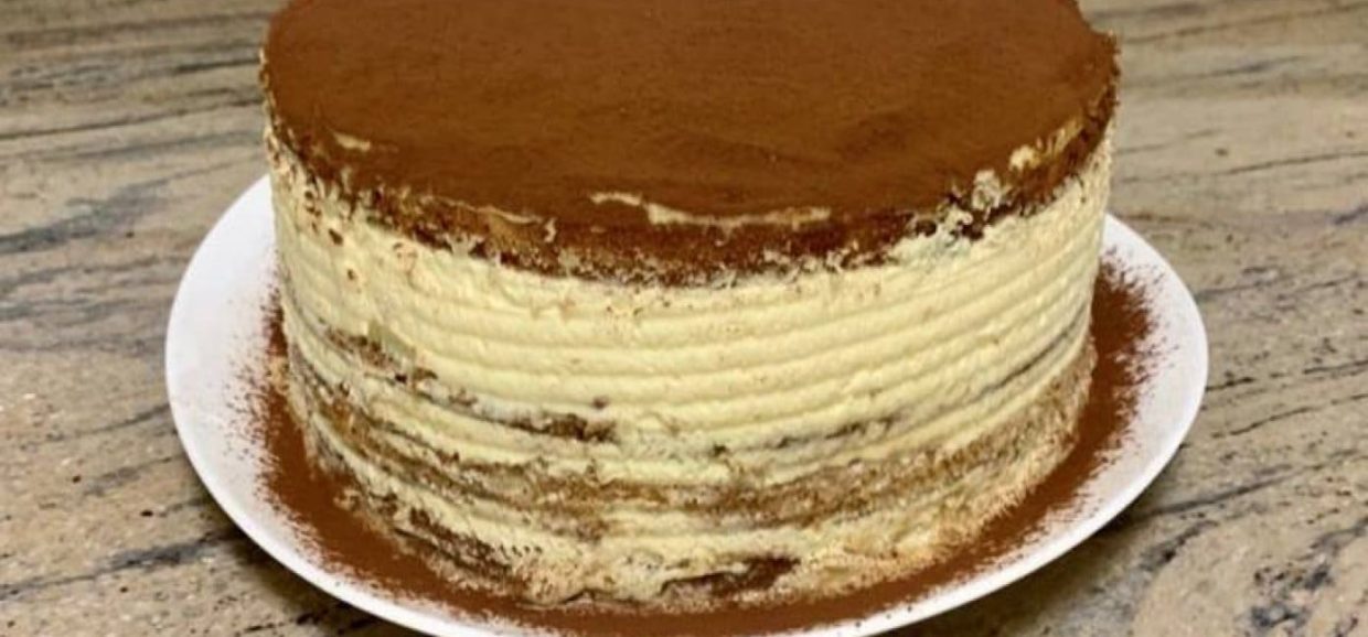 Συνταγή για τούρτα τιραμισού! Πρωτότυπη, μοναδική τούρτα τιραμισού με μοναδική αρωματική κρέμα και άφθονο κακάο για το σερβίρισμα.