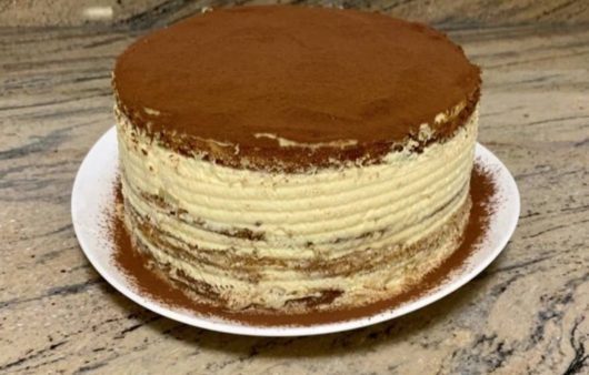 Συνταγή για τούρτα τιραμισού! Πρωτότυπη, μοναδική τούρτα τιραμισού με μοναδική αρωματική κρέμα και άφθονο κακάο για το σερβίρισμα.