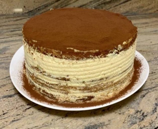 Συνταγή για τούρτα τιραμισού! Πρωτότυπη, μοναδική τούρτα τιραμισού με μοναδική αρωματική κρέμα και άφθονο κακάο για το σερβίρισμα.