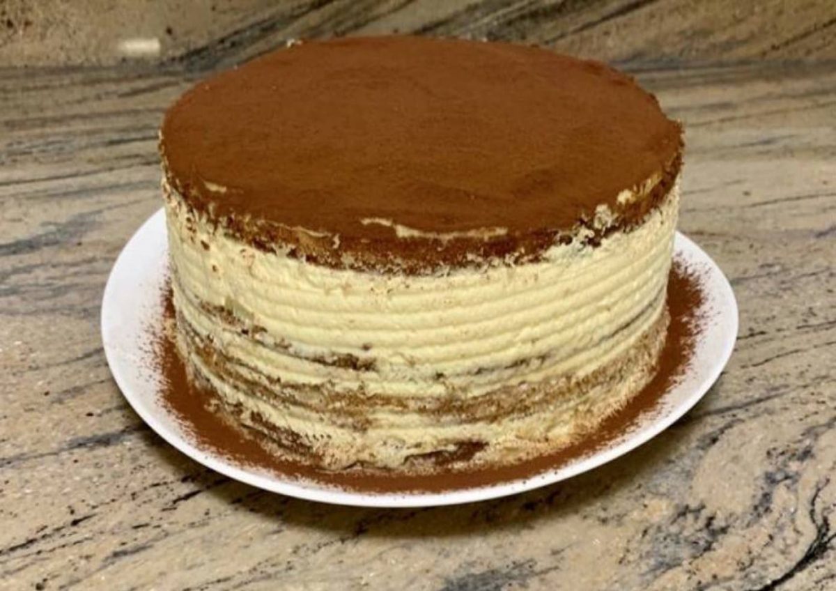 Συνταγή για τούρτα τιραμισού! Πρωτότυπη, μοναδική τούρτα τιραμισού με μοναδική αρωματική κρέμα και άφθονο κακάο για το σερβίρισμα.