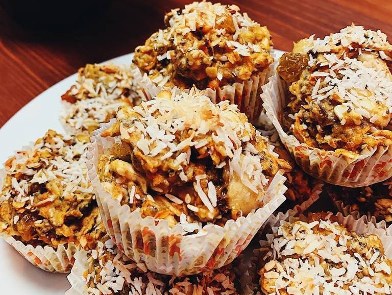 Συνταγή για υπέροχα και αφράτα muffins μπανάνα καρότο. Μοναδική γεύση με ξηρούς καρπούς και μοναδικά αρώματα.