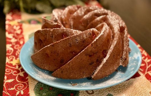 Συνταγή για κέικ βανίλιας με ολόκληρα κεράσια! Σοκολατένιο, αρωματικό κέικ με ολόκληρα κεράσια και κονιάκ!