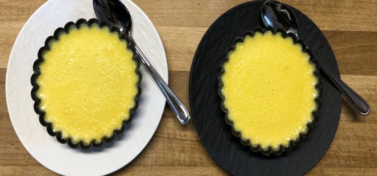 Συνταγή για κρέμα βανίλια που ψήνετε στο φούρνο! Υπέροχη γεύση και υφή. Φτιάξτε την σε λίγα λεπτά.