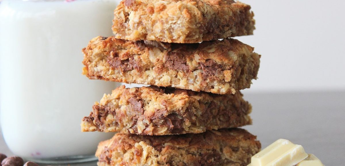 Συνταγή για μπάρες βρώμης με σοκολάτα. Δοκιμάστε τις απόλυτες μπάρες για ενέργεια. Ιδανικές για σνακ για όλες τις ώρες της ημέρας.