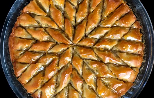 Παραδοσιακός μπακλαβάς. Μοναδική συνταγή. Τραγανός με πραγματικό βούτυρο, φύλλο κρούστας και ξηρούς καρπούς.