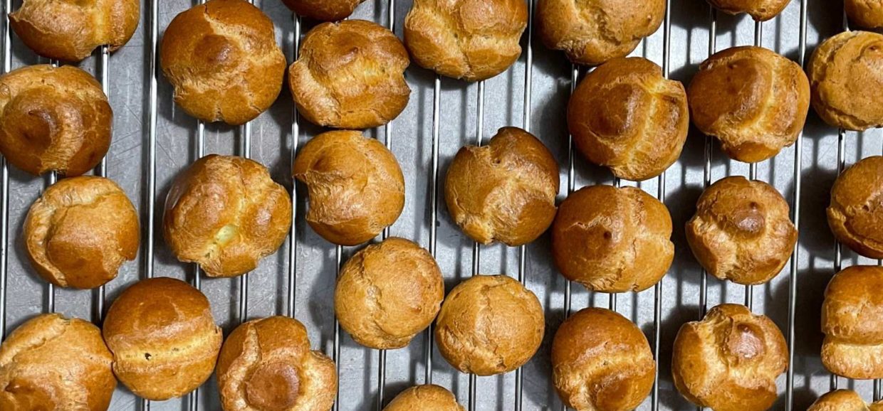 7 μυστικά για την τέλεια ζύμη σου (pate a choux). Βρείτε επίσης συνταγή για σου και τον εύκολο τρόπο παρασκευής της.