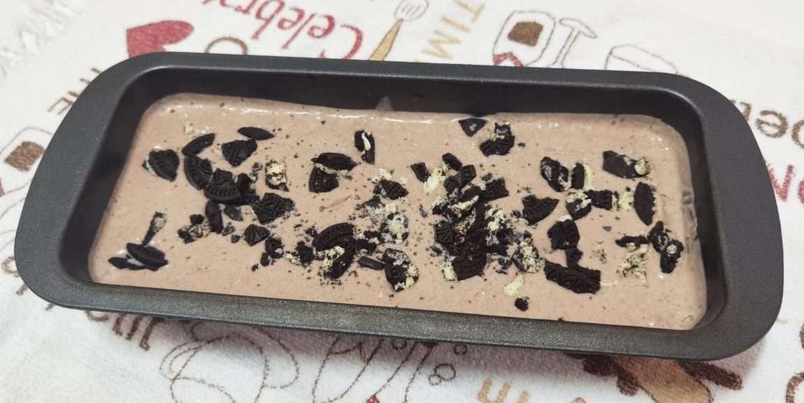 Συνταγή για σπιτικό παγωτό oreo με 4 υλικά με μοναδική γεύση. Φτιάξτε το εύκολα, χωρίς παγωτομηχανή σε λίγα μόνο λεπτά.
