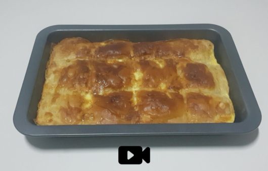 Συνταγή για γρήγορη τυρόπιτα! Μοναδική τυρόπιτα με πεντανόστιμη γέμιση. Φτιάξτε την σε λίγα μόνο λεπτά και σερβίρετε στους καλεσμένους σας.