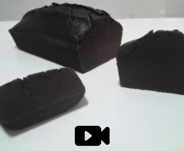 Συνταγή για εύκολο vegan κέικ σοκολάτας! Φτιάξτε το σοκολατένιο και αφράτο κέικ σε 15 λεπτά. Ιδανικό για vegan διατροφή και όχι μόνο.