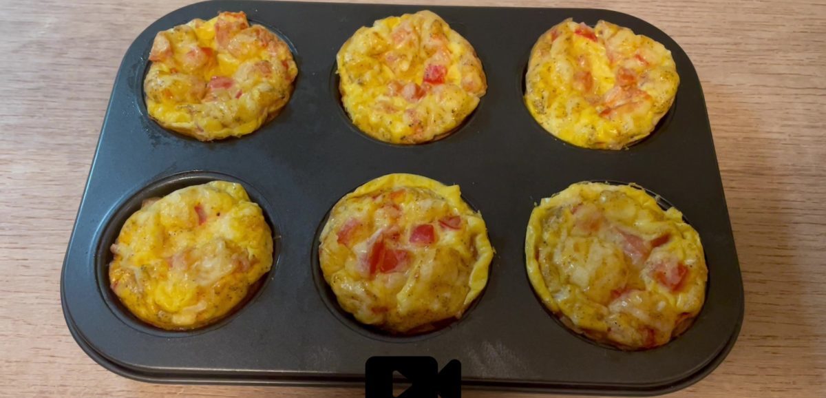 Συνταγή για muffins ομελέτας. Εντυπωσιακός αλλά και πολύ εύκολος τρόπος για να απολαύσετε την ομελέτα σας.