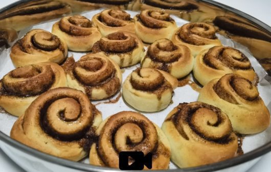 Συνταγή για νηστίσιμα ρολά κανέλας! Απίστευτα αφράτα, με φοβερά αρώματα κανέλας και πορτοκάλι και φυσικά νηστίσιμα.