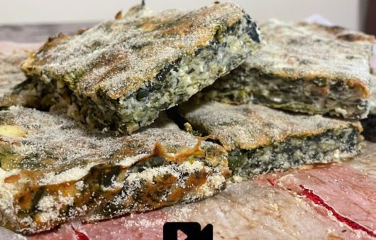 Συνταγή για μοναδική και αφράτη σπανακόπιτα χωρίς φύλλο. Πεντανόστιμη και έτοιμη σε μόλις 5 λεπτά.