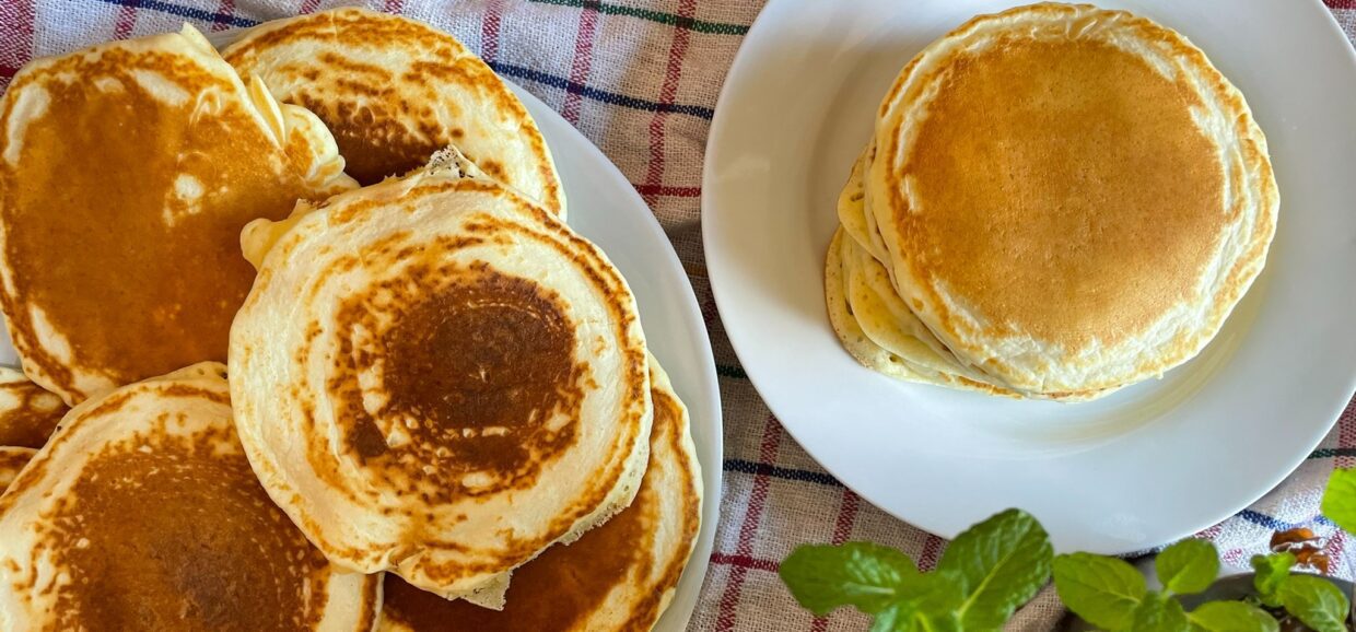 Ανακάλυψε την καλύτερη συνταγή για αφράτα pancakes. Εύκολη εκτέλεση για πρωινό ή brunch που λατρεύουν όλοι!