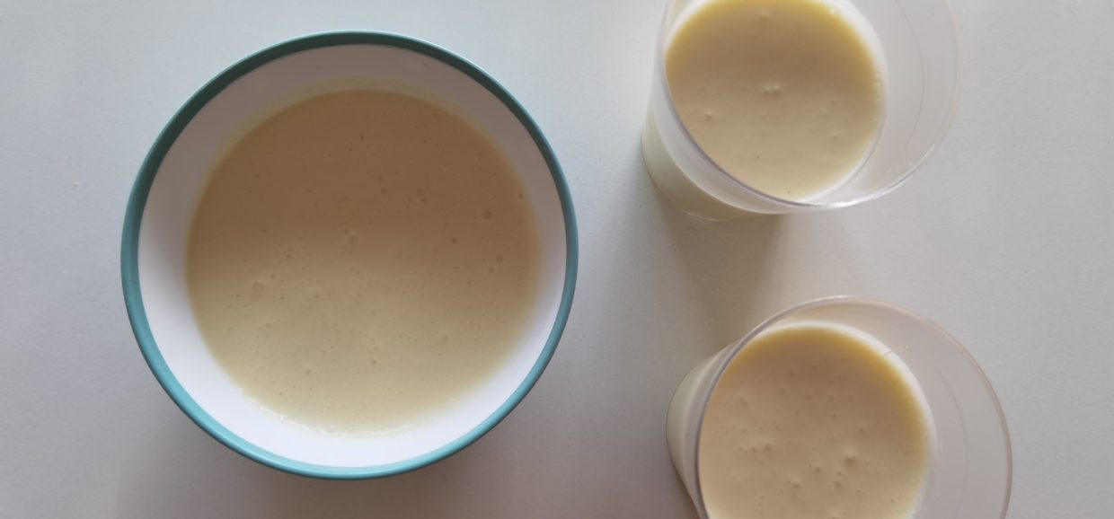 Συνταγή για εύκολη μους λευκής σοκολάτας. Δροσερή και πανεύκολη μους για όσους λατρεύουν την λευκή σοκολάτα.