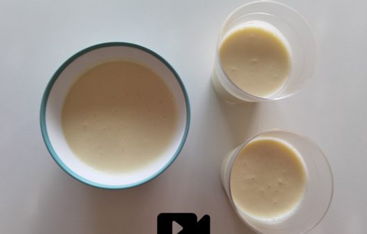 Συνταγή για εύκολη μους λευκής σοκολάτας. Δροσερή και πανεύκολη μους για όσους λατρεύουν την λευκή σοκολάτα.