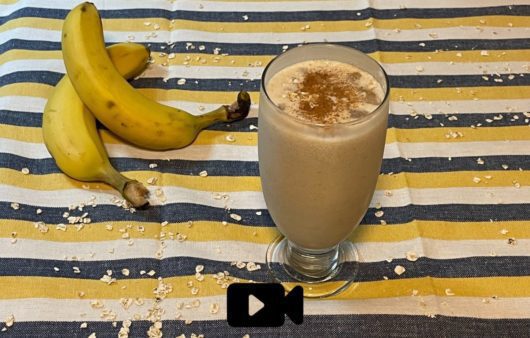 Δοκιμάστε αυτό το υπέροχο και εύκολο smootie με μπανάνα και βρώμη. Ιδανική επιλογή για το πρωϊνό μας καθώς μας δίνει αρκετή πρωτεΐνη και ενέργεια.