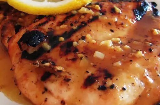 Συνταγή για εκπληκτική μαρινάδα για φιλέτο κοτόπουλο. Μοναδικός συνδυασμό υλικών που θα τον λατρέψετε.