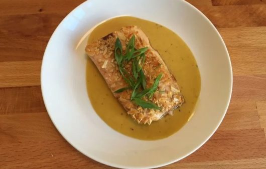 Συνταγή για σάλτσα μουστάρδας με μέλι. Είναι ιδανική για να περιχύσετε το ψημένο φιλέτο ψαριού σας. Ταιράζει μοναδικά με φιλέτο σολωμό.