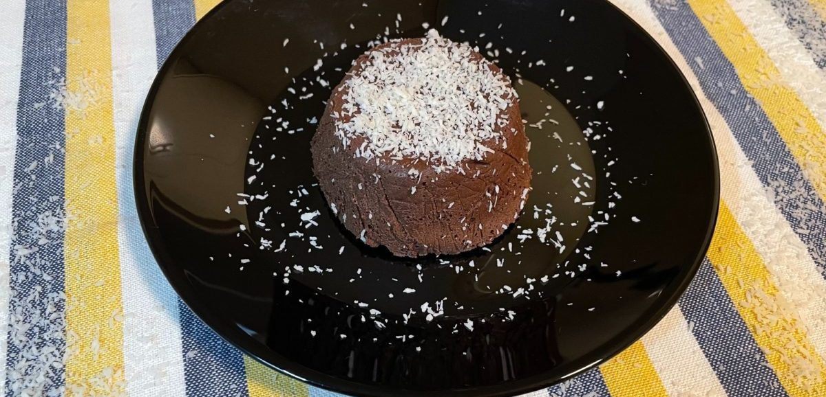 Αυτό το σοκολατένιο επιδόρπιο είναι πεντανόστιμο, είναι vegan, φυσικά νηστίσιμο και με μόνο 3 υλικά.